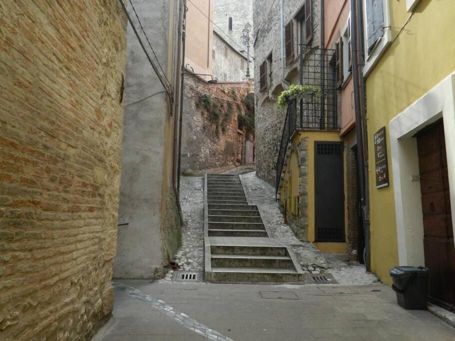 나르니 Casa Dell'Oliveto "Parcheggio Gratuito" 아파트 외부 사진