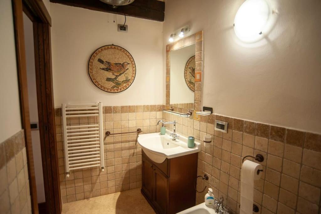 나르니 Casa Dell'Oliveto "Parcheggio Gratuito" 아파트 외부 사진