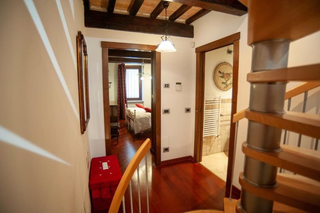 나르니 Casa Dell'Oliveto "Parcheggio Gratuito" 아파트 외부 사진